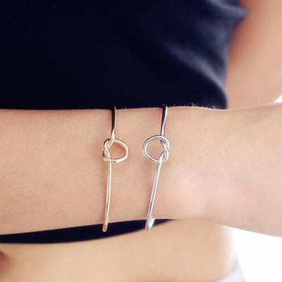 Stilvolles, minimalistisches, minimalistisches Metallarmband, personalisiertes geknotetes offenes Armband, Armband