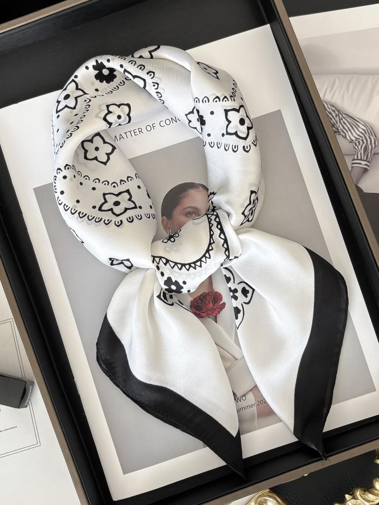New Luxury 70X70Cm Shawls Floral Stripe Print Scarf Headcloth Small Fashion Silk Scarves Bandanna Foulard Hijab