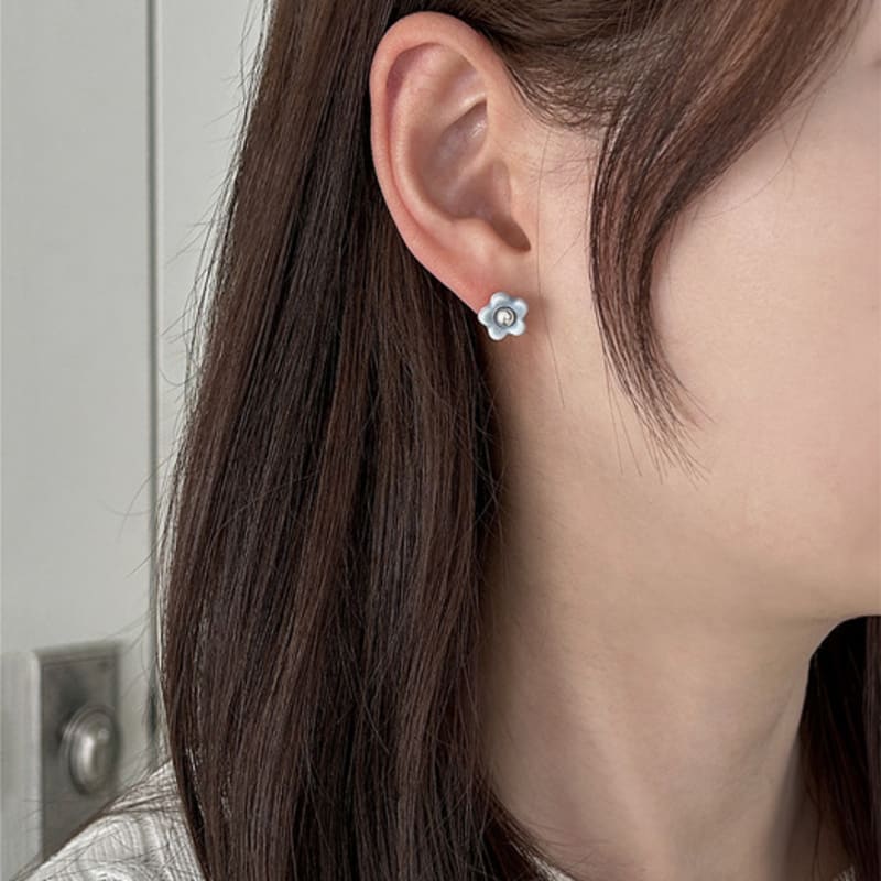 Metamic Ceramic Flower Earring (Baby Blue)
