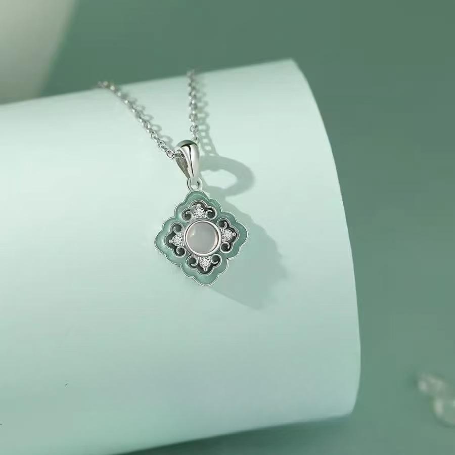 New Chinese Blue and White Porcelain Necklace for Women Simple and Fashionable High-end Pendant Niche Design Light Luxury Versatile Collarbone Chain