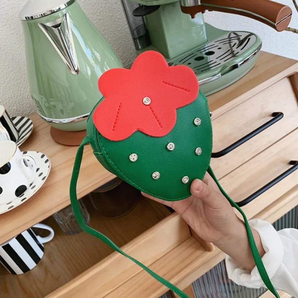 1 Pcs Children's Small Bag Strawberry Crossbody Bag Cute Little Girl Zero Wallet Versatile Fashion Shoulder Bag Trend