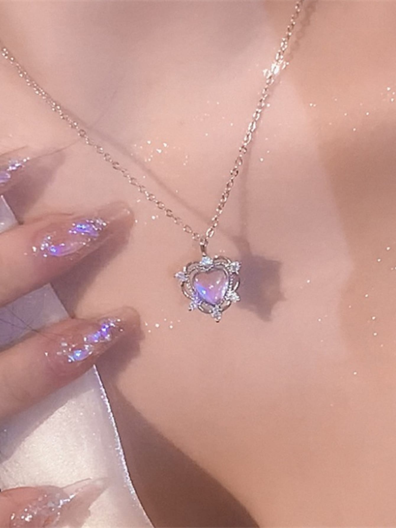 

1 шт. Нишевое ожерелье-подвеска в стиле легкой роскоши с красочным лунным камнем с плавным переходом и символом любви, подходит для повседневной носки женщинам one-size серебряный