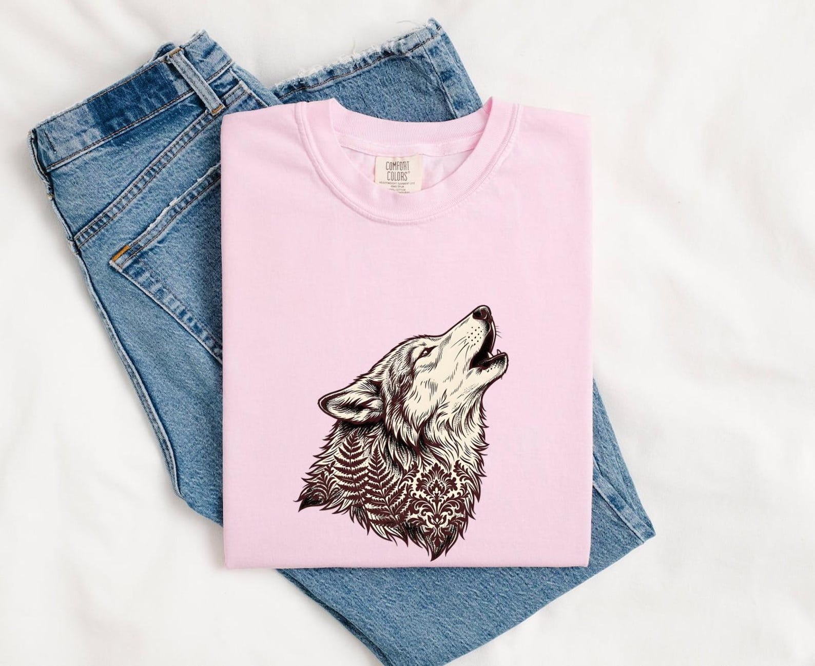 Wolf Graphic Shirt Animals & Flowers Nature Gift Women Boho Tee Canine T-Shirt Wildlife Fan Bohemian Tshirt Environmental Graphic Vintage S