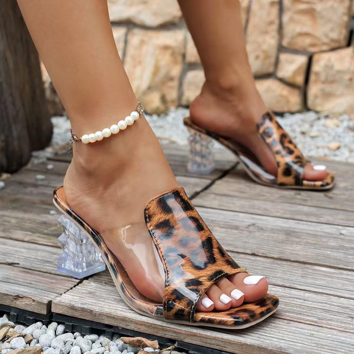 

Женские шлепанцы большого размера с квадратным носком и высоким каблуком, летняя новинка 2025 года, с леопардовым принтом, на толстом каблуке, сандалии на хрустальном каблуке 43 коричневый