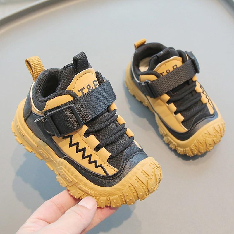 Kids Hiking Shoes Boys Girls Outdoor Walking Lightweight Breathable Casual Sneakers