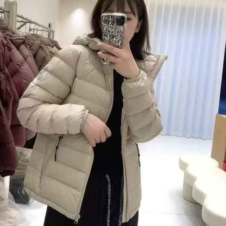 Outdoor portable, light and thin hooded short cotton clothes, women's simple solid color jacket stalls, get goods in batches.
