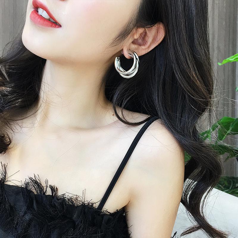 Cold wind earrings, simple and irregular multi-layer round ring earrings, European and American metal light luxury earrings, earrings.