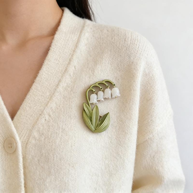 Lily Flower Brooch Pin, Elegant Design with Tassel Detail for Vintage Formal Outfits and Women's Accessories