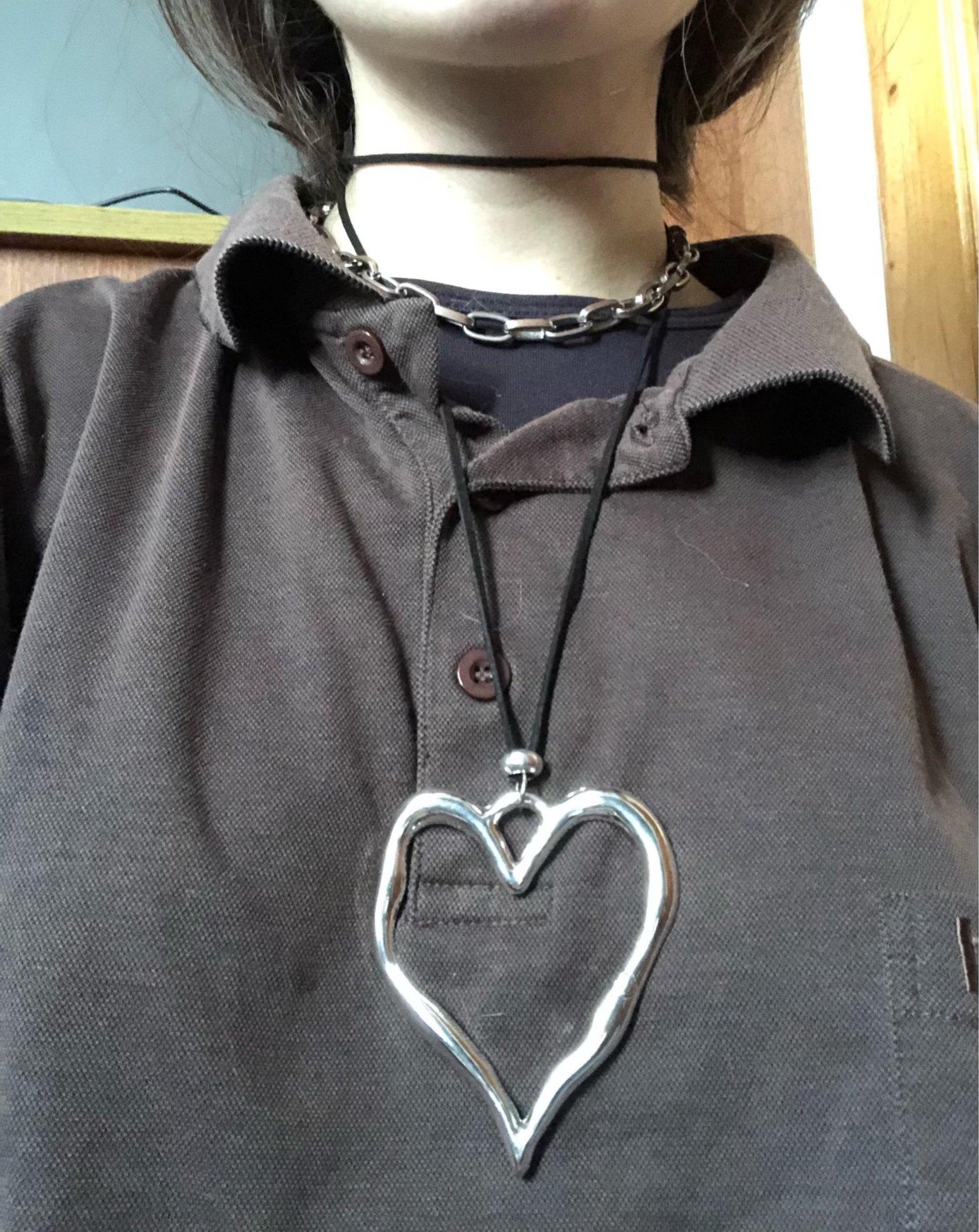 

Trendy Retro Large Sliver Color Abstract Hollow Heart-shaped Pendant Long Suede Necklace for Women Y2K Personality Jewelry Gifts