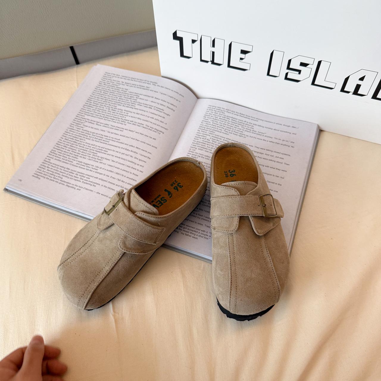 

Носите педаль толстой подошвы тапочки для женщин, Chunqiu Boken ретро новые полутапочки для женщин, мягкая кожа 2025 сумка голова ленивый 35 хаки