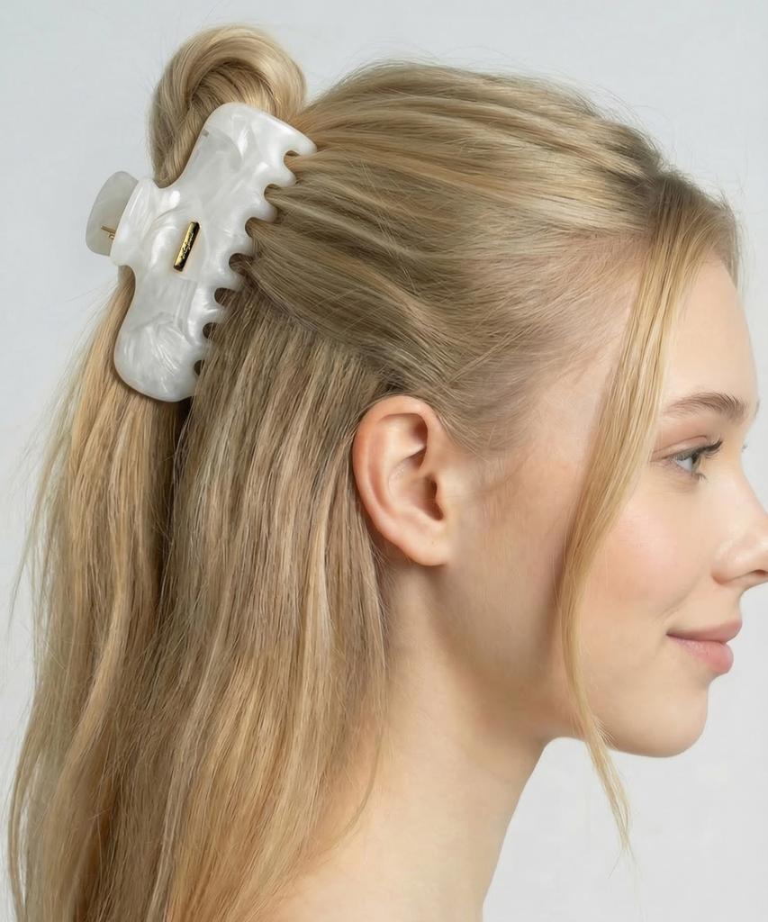 Lilykori Milky Marble Hair Claw