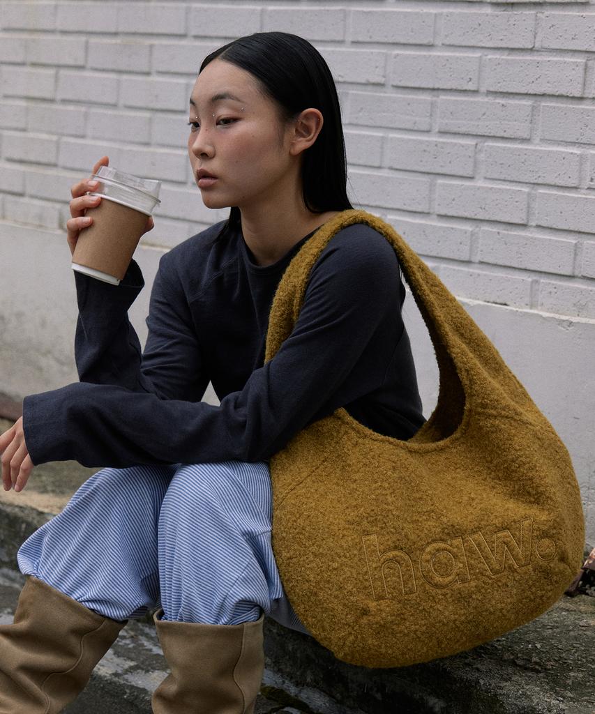 Haveawhale Boucle Pebble Bag (Mu)