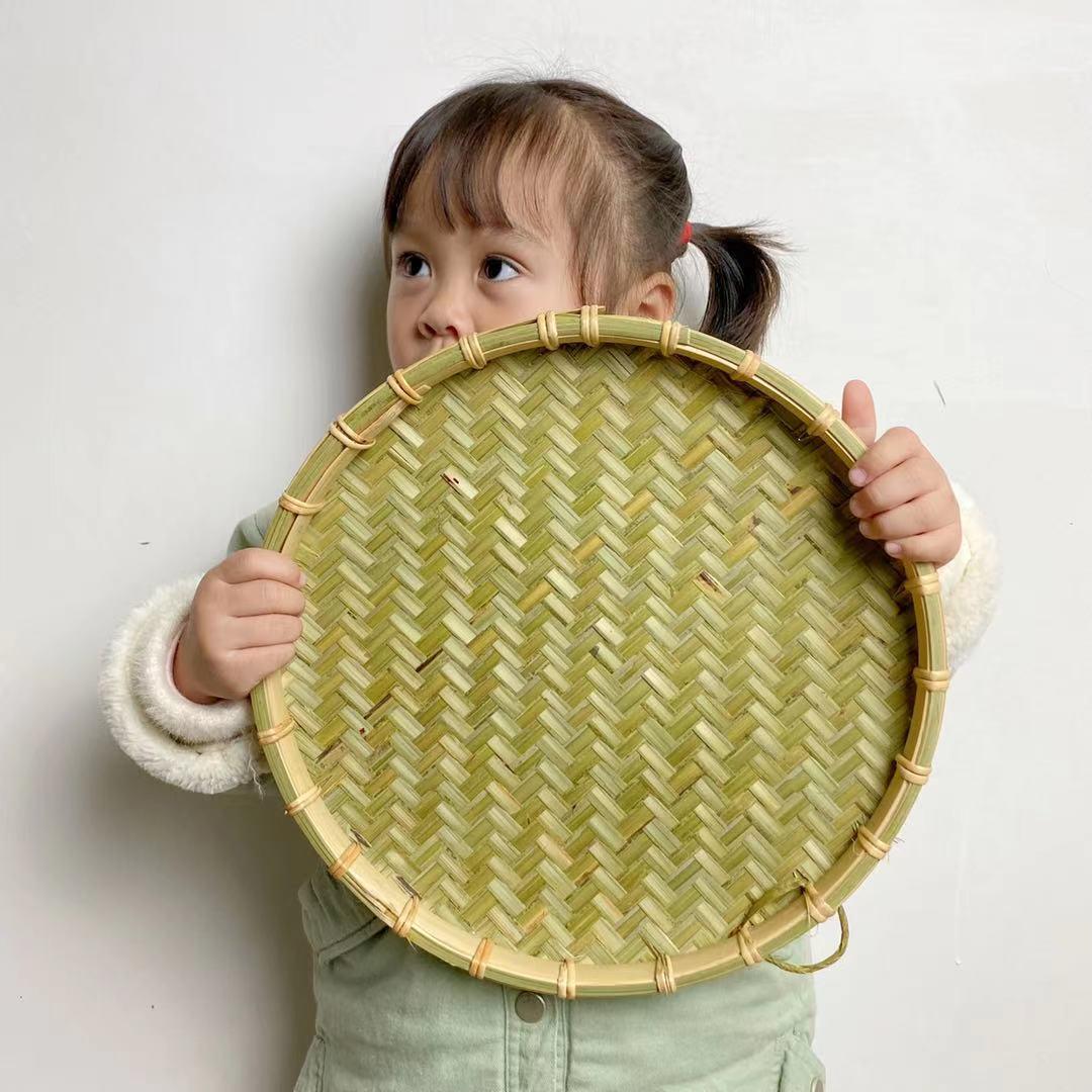 

Bamboo Winnowing Basket Sieve: Whole Skin Tray for Drying, Handmade Painting, and Kindergarten Decor.