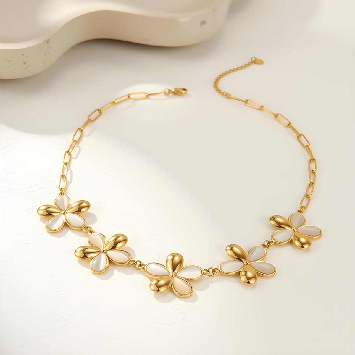

Luxury Women Chain Flower Bracelet in Gold Plating Plumeria Flower Linked Necklace Charm Style Necklaces золотий