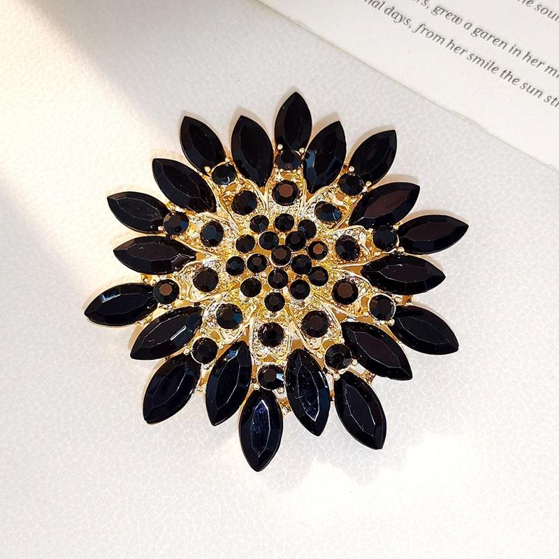 High-End Light Luxury Flower Brooch Female Heavy Industry Design Sense Animal Brooch Diamond Corsage Coat Clothing Accessories