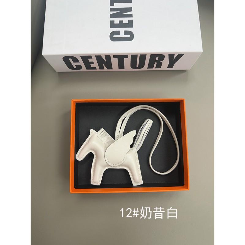 Handcrafted Leather Pegasus Charm Keychain Hand-Stitched Mini Horse Pendant With Tassel Bag Car Decor
