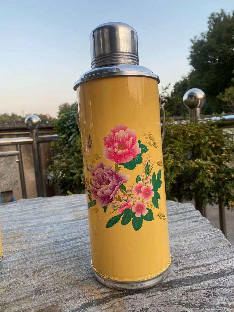 Retro Chinese-Style Hand-Held Hot Water Bottle for Weddings and Home Use