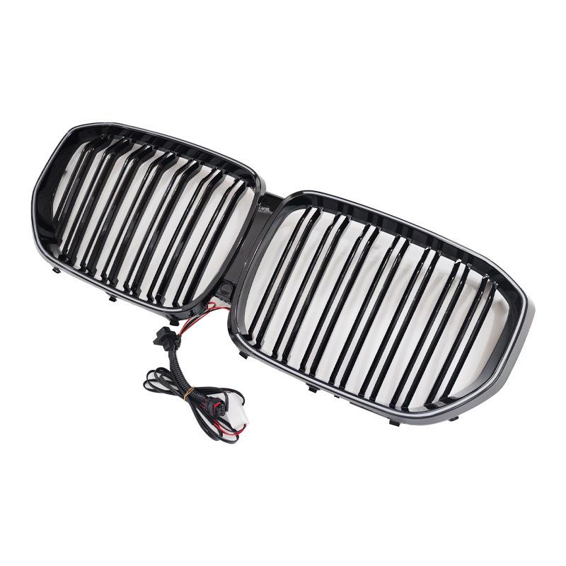LED osvětlená leskle černá dvoudílná mřížka pro BMW X5 G05 2019-2022