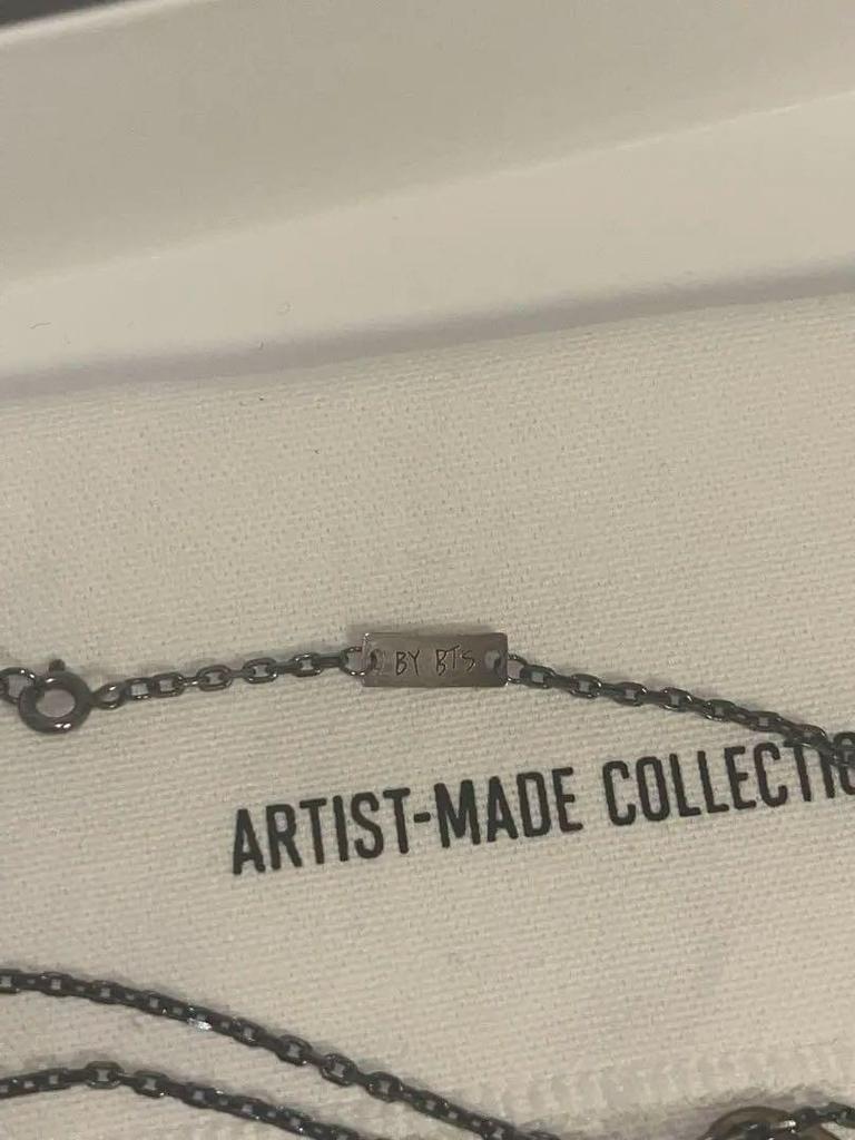 [USED] BTS Yoongi Artist-Made Guitar Pick Necklace Black