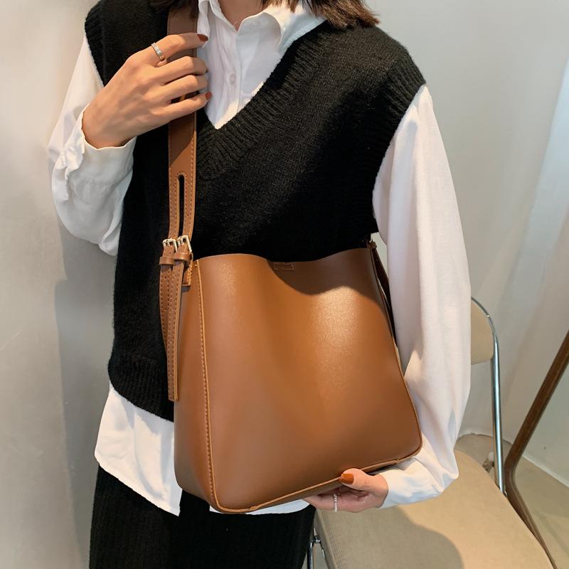Premium Sense Bag Women 2025 New Trend Versatile Autumn and Winter Large-capacity Broadband Messenger Bag Shoulder Bucket Bag