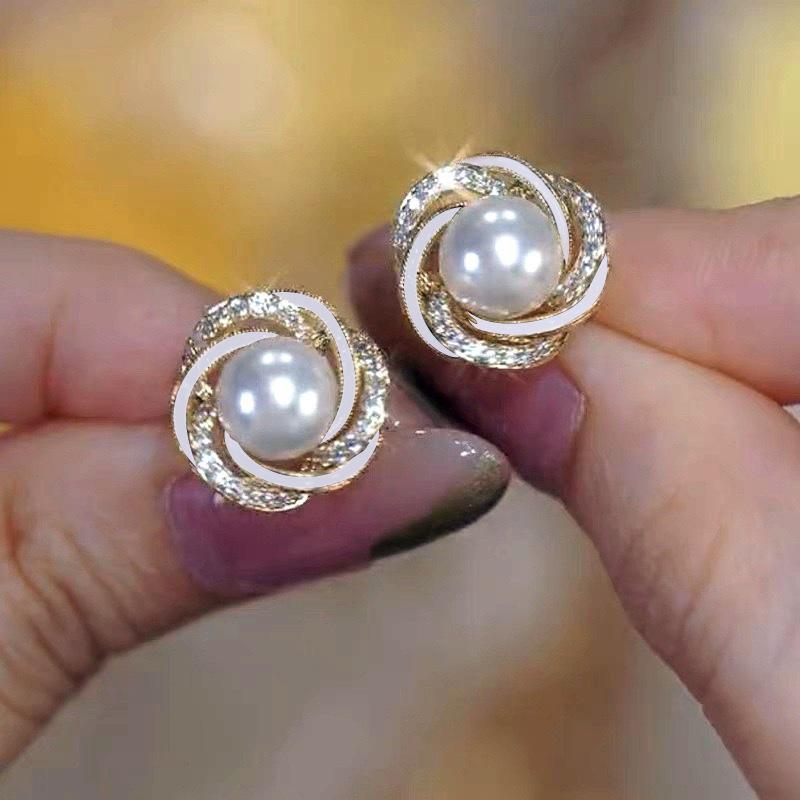Elegant French Light Luxury 925 Silver Needle Earrings for Women – Exquisite and Versatile High-End Design
