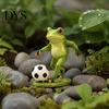 Stable Resin Figurine Football Player Frog Statue, Cute Garden Whimsical Waterproof Yard Statue for Outdoor Indoor Table Decor Decorative Grass