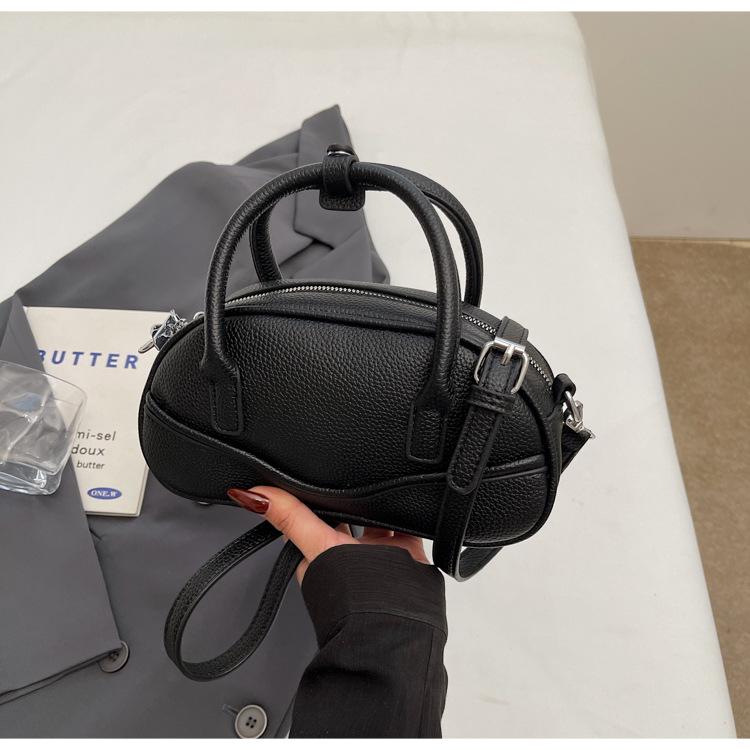 New textured portable bowling bag women's 2025 spring fashion simple shoulder messenger bag popular small square bag