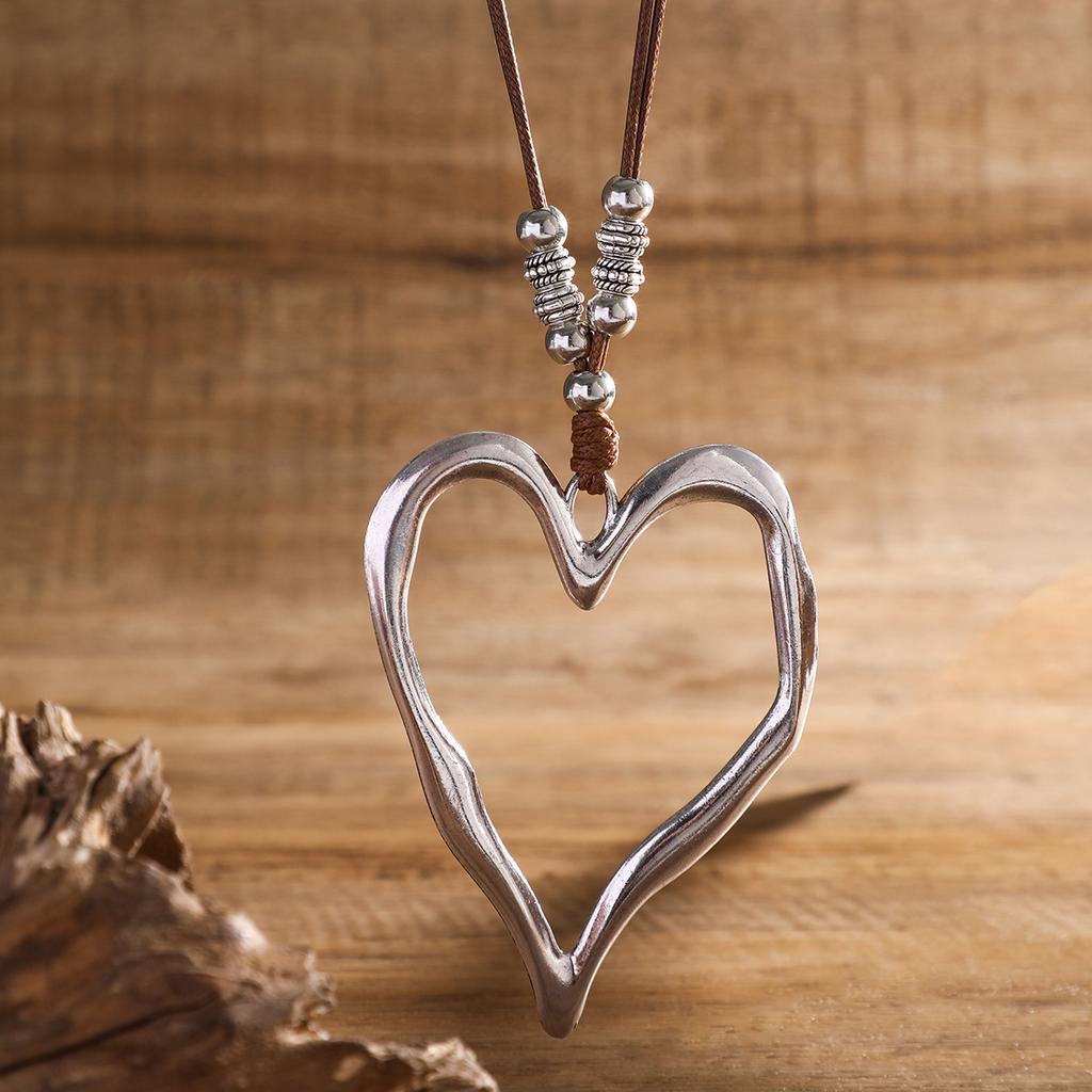 Sweet Cool Exaggerated Big Heart Necklace Metal Choker Velvet Collar Female