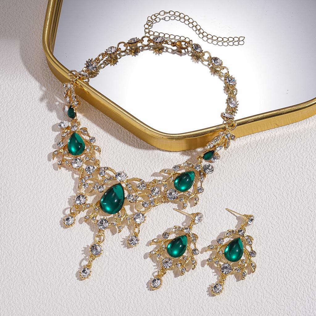 Mood kaelakee naiste ehete jaoks