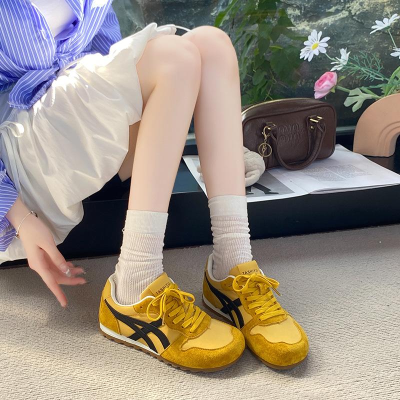 Yellow women's new summer soft-soled sports shoes are fashionable and versatile