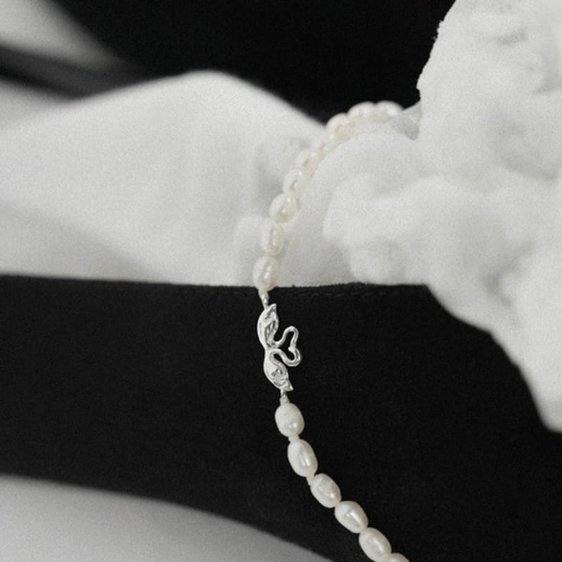 Baked Alaska [SILVER] Kissing Swan Pearl Anklet