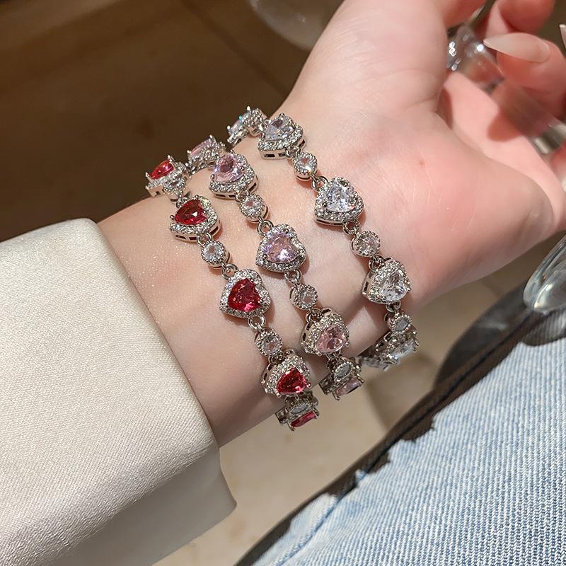 Korean Style 3D Heart Bracelet | Luxurious, Sweet, and Versatile Design