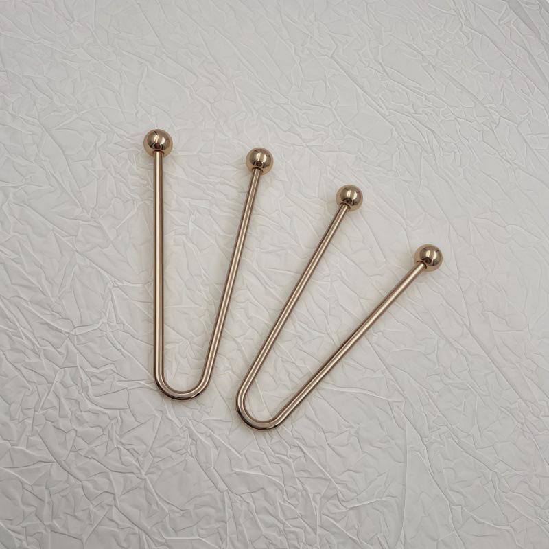 Double Pearl U-shaped Irregular Brooch for Women’s Shirt/Cardigan – Spiral Metal Clothing Accessory