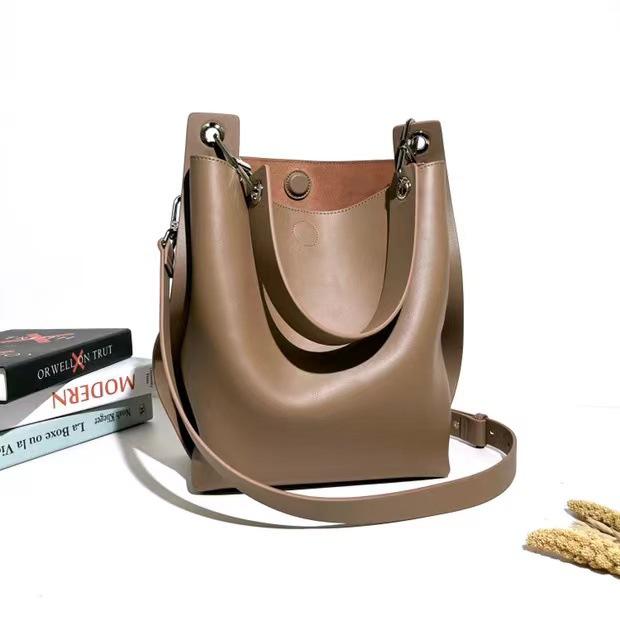 

2025 Новая сумка-ведро нишевый дизайн большая вместимость сумка-тоут универсальная на одно плечо кожаная сумка-мессенджер женская сумка