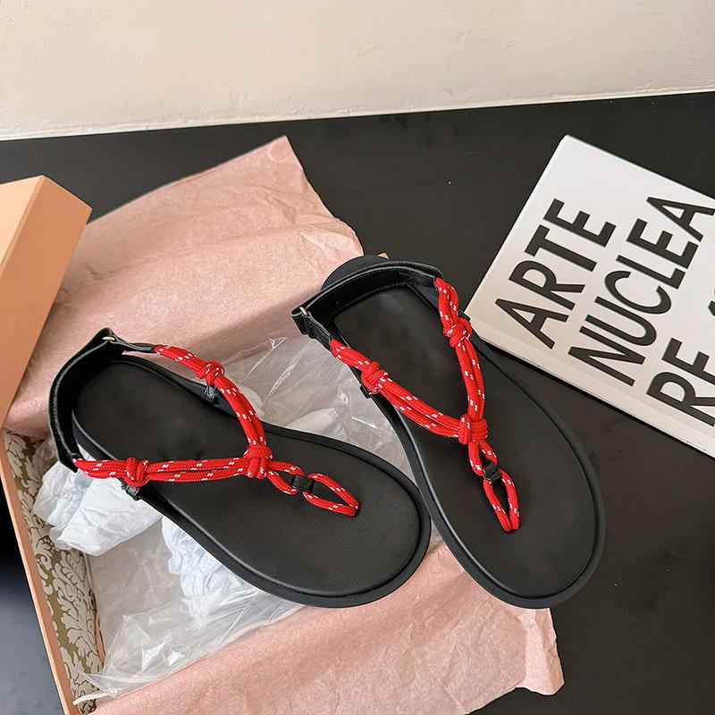 Large size casual sandals women's 2025 European and American new flat bottom thick sole cross sandals foreign trade models