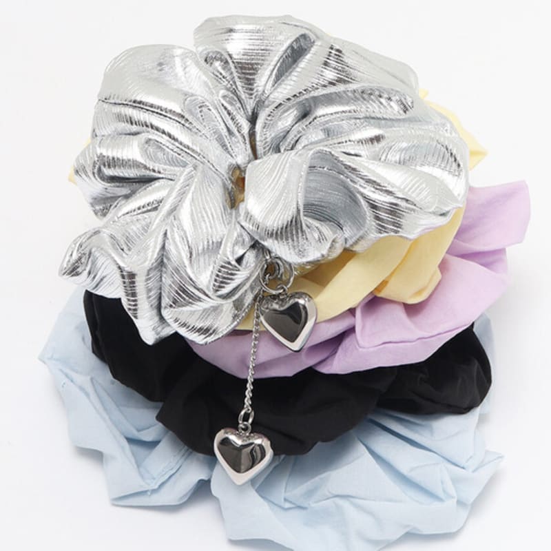 SORA heart scrunchie
