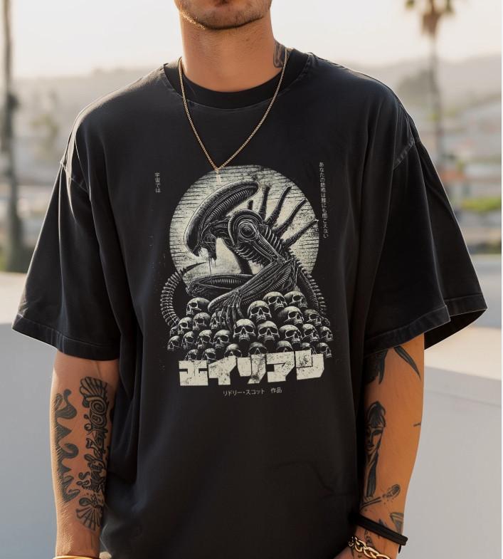 

Vintage Alien TShirt Retro SciFi Japanese Graphic Tee 1979 Horror Classic Unisex T-Shirt M