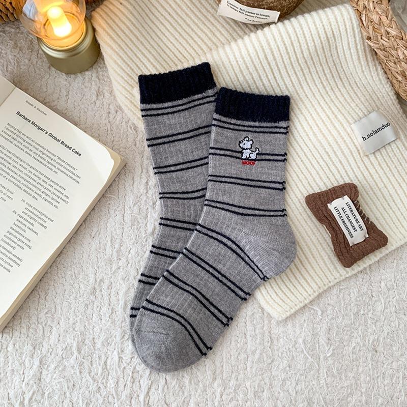 Female Autumn and Winter New Thick Stripe Embroidery All Build In The Tube Pile Socks