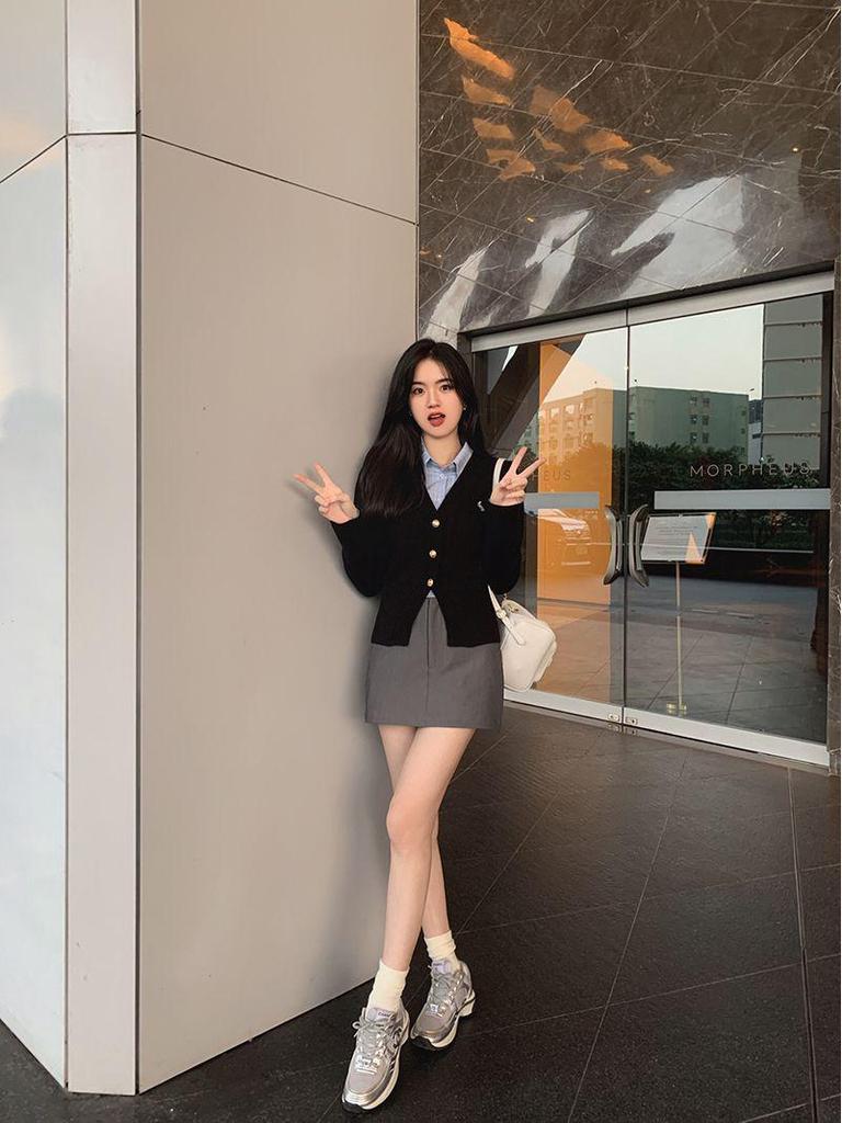 2025 Autumn/Winter V-neck Long Sleeve Knit Cardigan with Rabbit Embroidery – College Style Age-Reducing Versatile Top