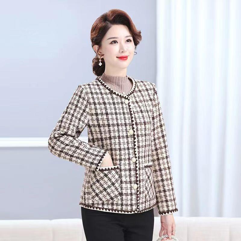 Fashion mother's versatile short Xiaoxiangfeng jacket middle-aged women's clothing autumn and winter clothing new velvet top cardigan