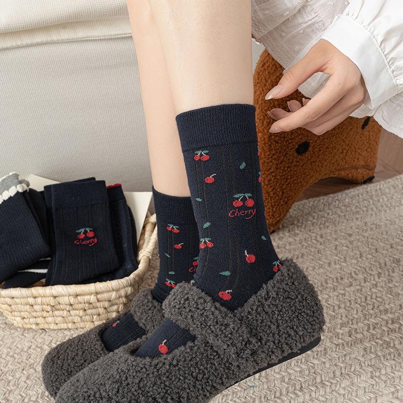 Damen Retro Kirsche gekämmte Baumwolle Mid-Calf Socken mit gestreifter Spitzenrüsche - Herbst/Winter Japanischer Stil.