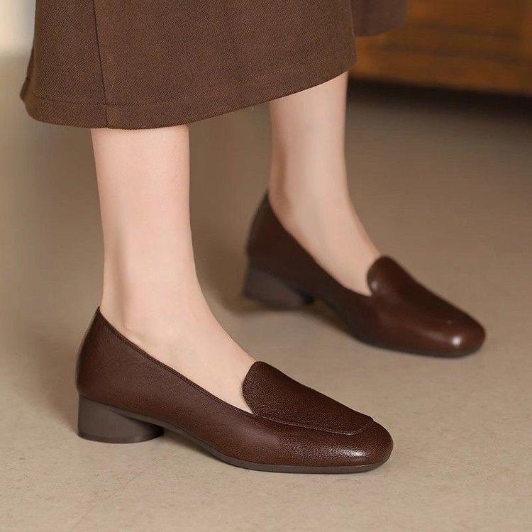 French Retro Soft Leather Loafers Women's Thick Heels and Small Leather Shoes 2025 Spring New Low-heeled Shallow-mouth Single Shoes