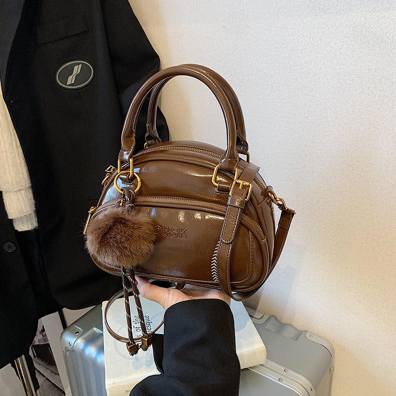 Niche Retro Pillow Bag Women's New High-end Sense Versatile Shoulder Messenger Bag Hand Carry Commuter Bag