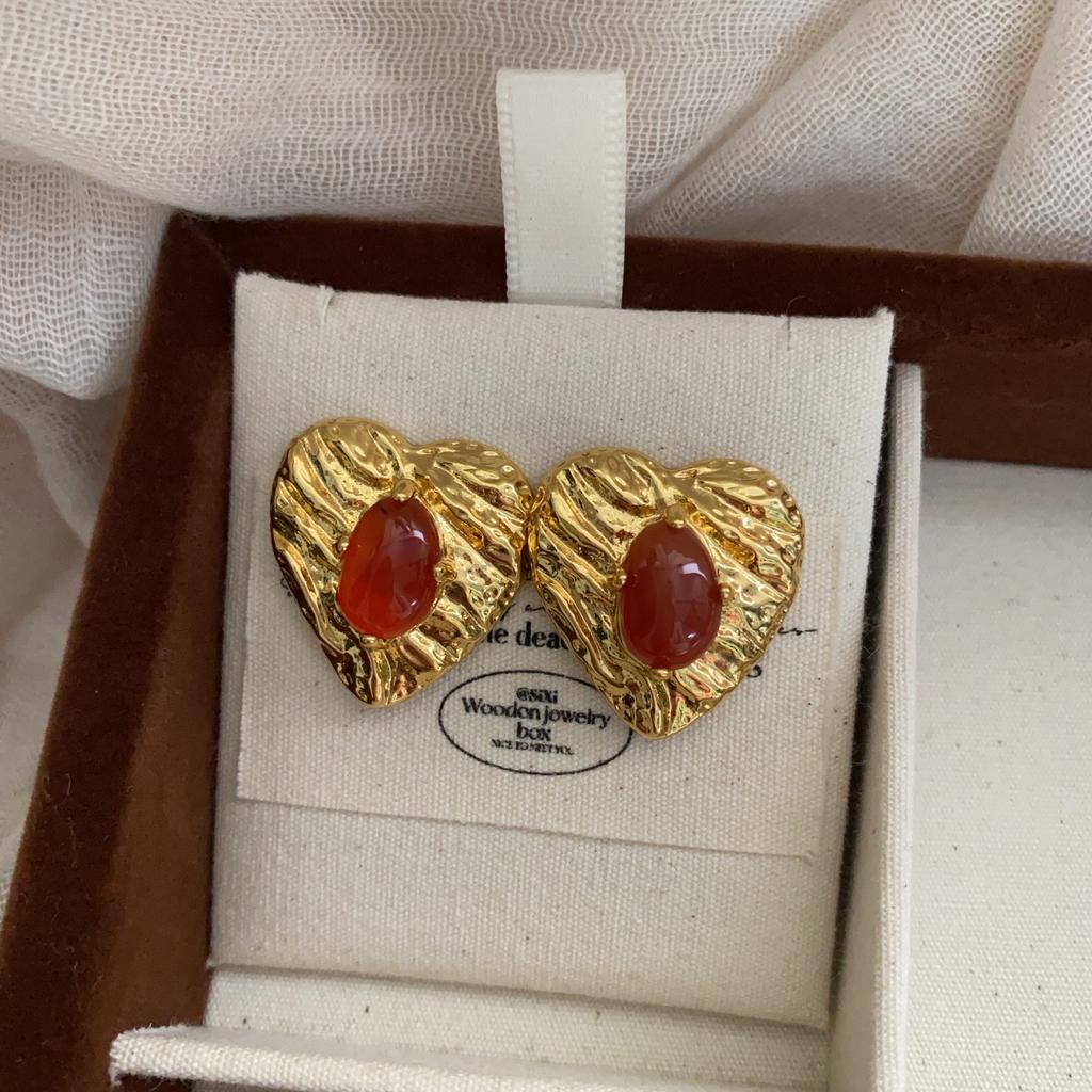 French Exaggerated Gold Retro Love Red Pearl Temperament Sister-In-Law Earrings High Sense Court Stud Earrings Women