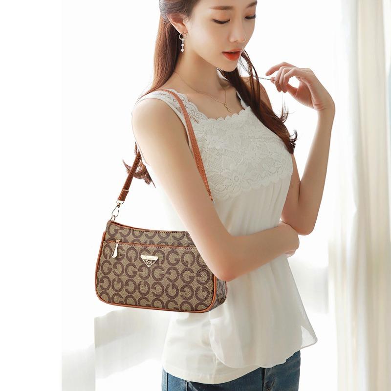 nderarm bag women's new fashion messenger trend large capacity texture middle-aged and elderly shoulder women's bag