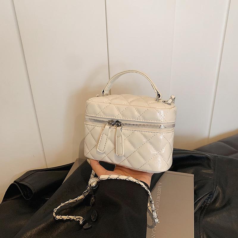 This Year, the Popular Foreign-style Small Bag Women's Autumn 2025 New Fashionable and Beautiful Casual Messenger Bag Portable Bucket Bag