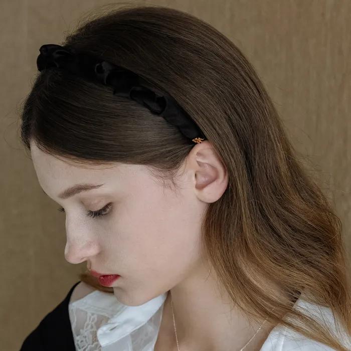EN001 Shirring satin slim hairband (Ivory, Black)