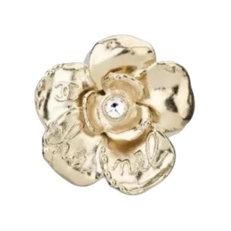 

CHANEL [24B new product] three-dimensional flower shape rhinestone brooch women s gold золотий