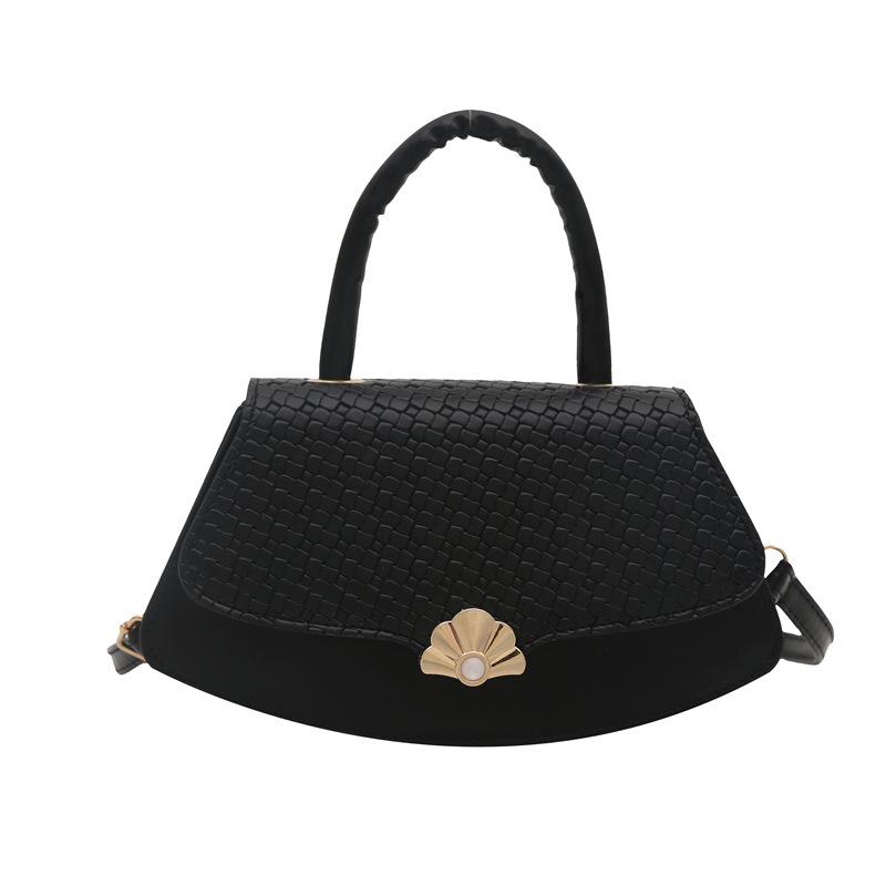 

Сумка веерной формы женская 2025 весна новая нишевый дизайн на плечо сумка-мессенджер маленькая свежая и модная сумка-мессенджер чёрный