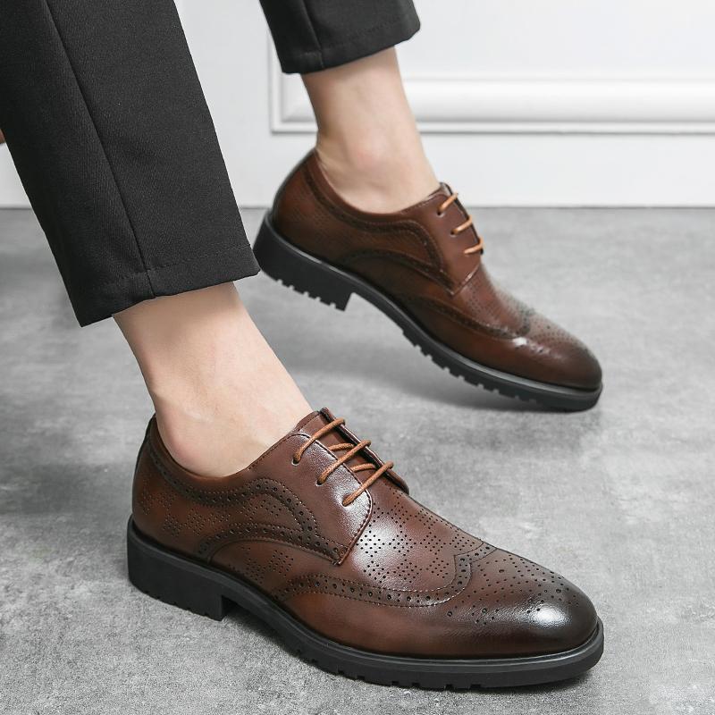 Pánské kožené boty do práce Formální kancelářské šněrovací Oxford Módní svatební Prodyšné Děrované boty Luxusní černé Brogue Pánské boty